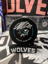 2017-18 Fanatics Under Wraps NHL Series 1 Autographed Hockey Puck 19
