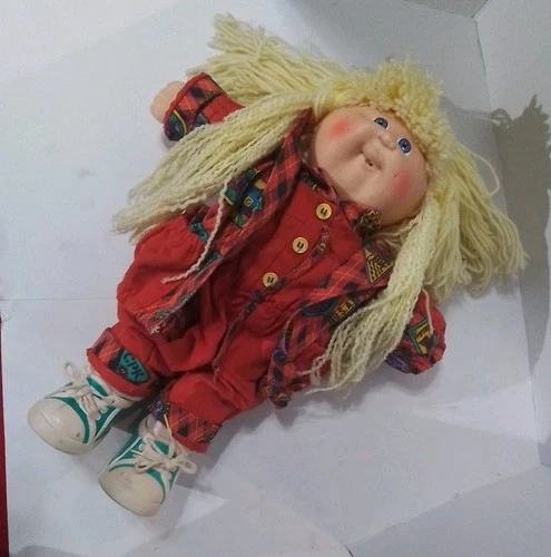 Vintage 1990 Cabbage Patch Kids w/Designer Line Clothing C321