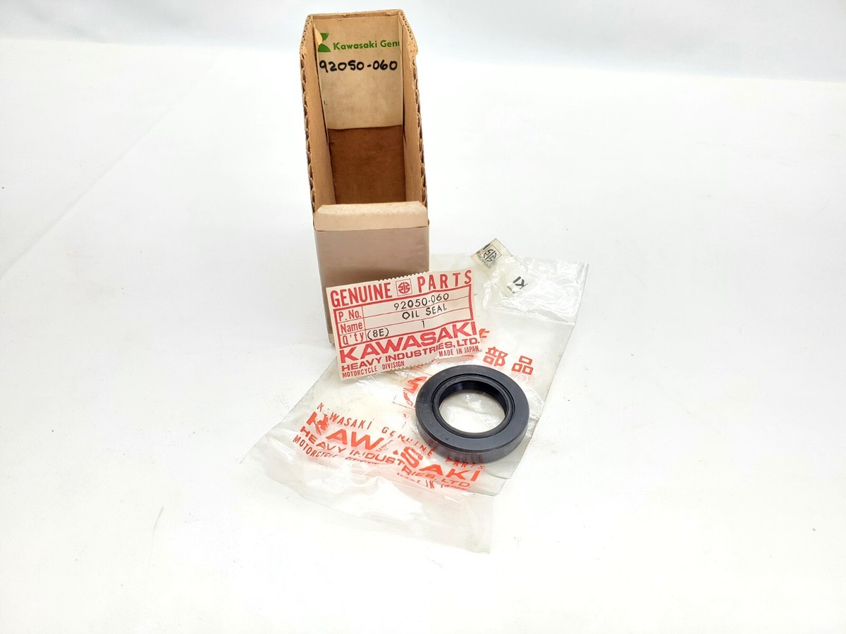 Kawasaki NOS NEW 92050-060 Rear Hub Bearing Oil Seal KD KE KL KS