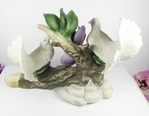 Capodimonte Figurine White DOVES Love Birds with PURPLE Flowers Italy Nuova - Picture 14 of 16
