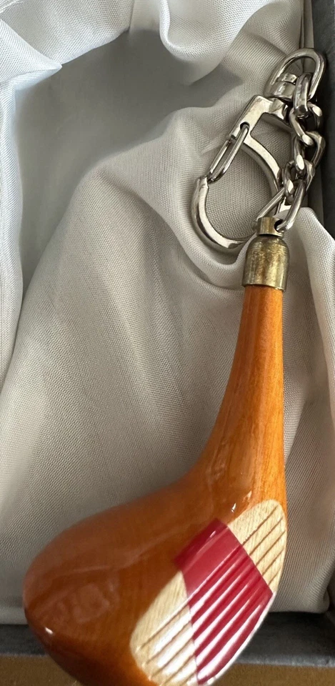 Llavero de madera de caqui para club de golf Foto 3 de 4