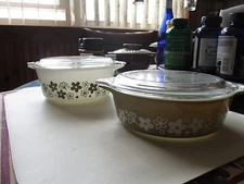 2 PYREX SPRING BLOSSOM GREEN DAISY OVENWARE BAKING DISH WITH LIDS 471 & 472