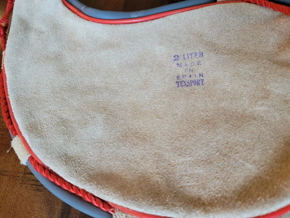 Bolso Bota Español Piel de Vino, 2 Litros, Gamuza Cuero Agua/Vino Cantimplora con Correa Foto 2 de 4