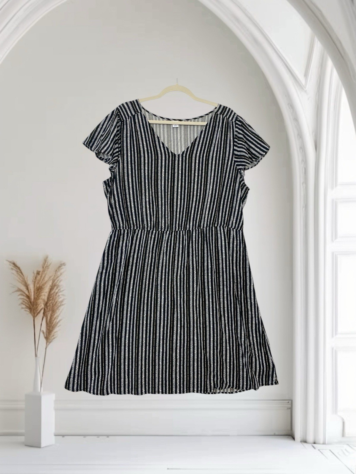 Old Navy Womens Flutter Sleeve Dress Size XL Black Print Elastic Waist Fall Chic