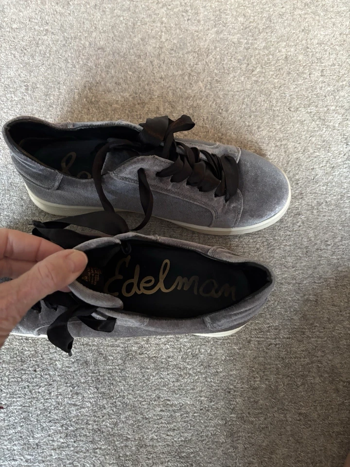Women’s size 8 Sam Edelman gray velvet sneakers with black ribbon laces - Image 4 of 4