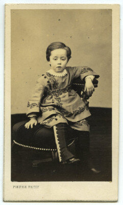 CDV 1863 Pierre Petit. Kinderportrait. Mode.