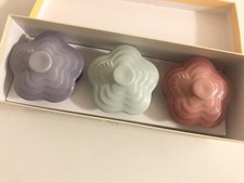 Rare Le Creuset stoneware mini flower Ramekin set Pastel Purple, Rose Quartz