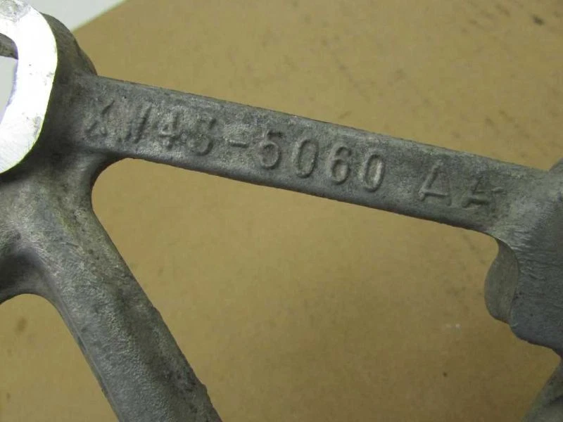 Placa de suporte de montagem de transmissão Jaguar S tipo 4.0L 2000-2001 - Imagem 3 de 4