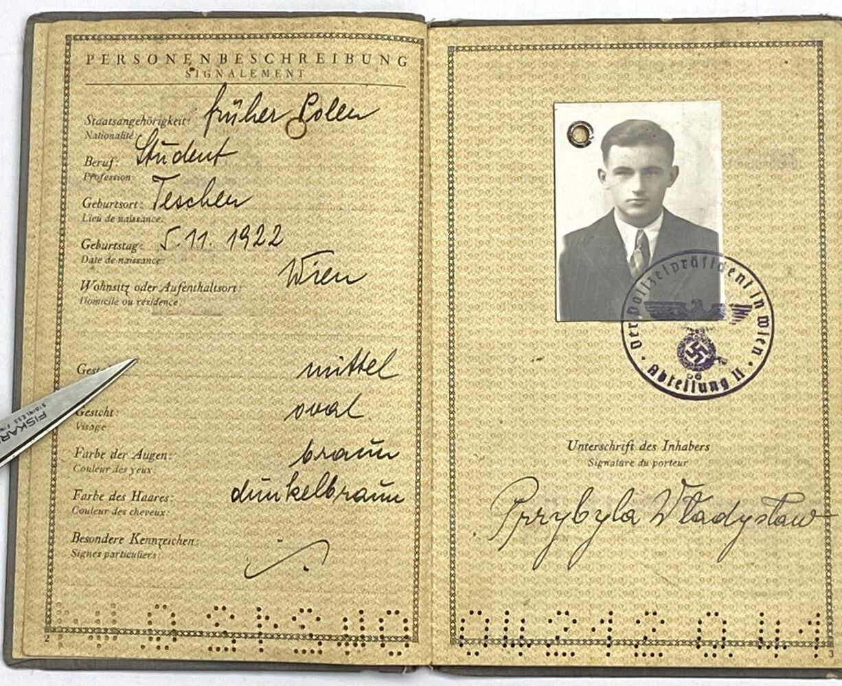 RARE! WW2 GERMAN PASSPORT for FOREIGN NATIONAL 1942 FREMDENPASS ISSUE