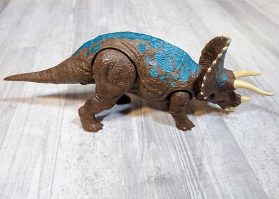 Jurassic World Triceratops Primal Attack Sound Strike Roar Effekt Mattel