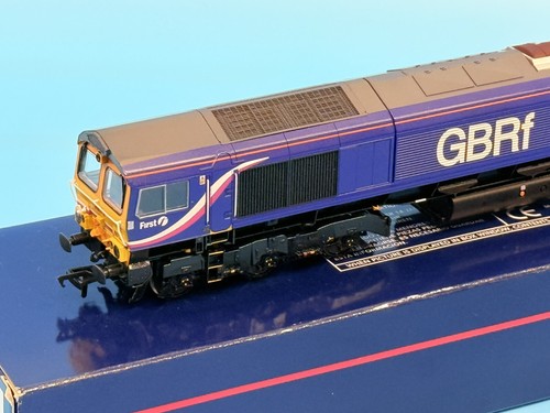 BACHMANN 'OO' GAUGE 32-978 CLASS 66 725 FIRST/GBRF SUNDERLAND AFC LIVERY LOCO - Foto 6 di 7