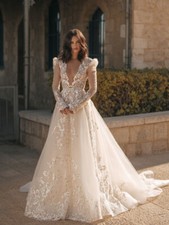 Sexy Deep V Neck Backless Wedding Dresses Classic Lace Applique Bridal Gowns