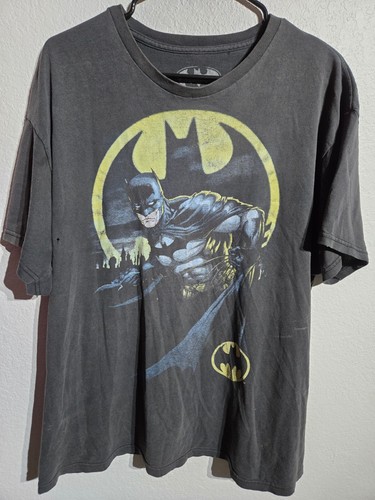 Batman T-Shirt Mens Size XL Faded Vintage Design Super Hero Bat Man Tee Shirt