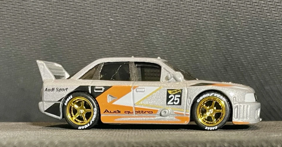 Rueda y neumático Hot Wheels Audi 90 Quattro PERSONALIZADOS pilotos reales  Foto 2 de 4