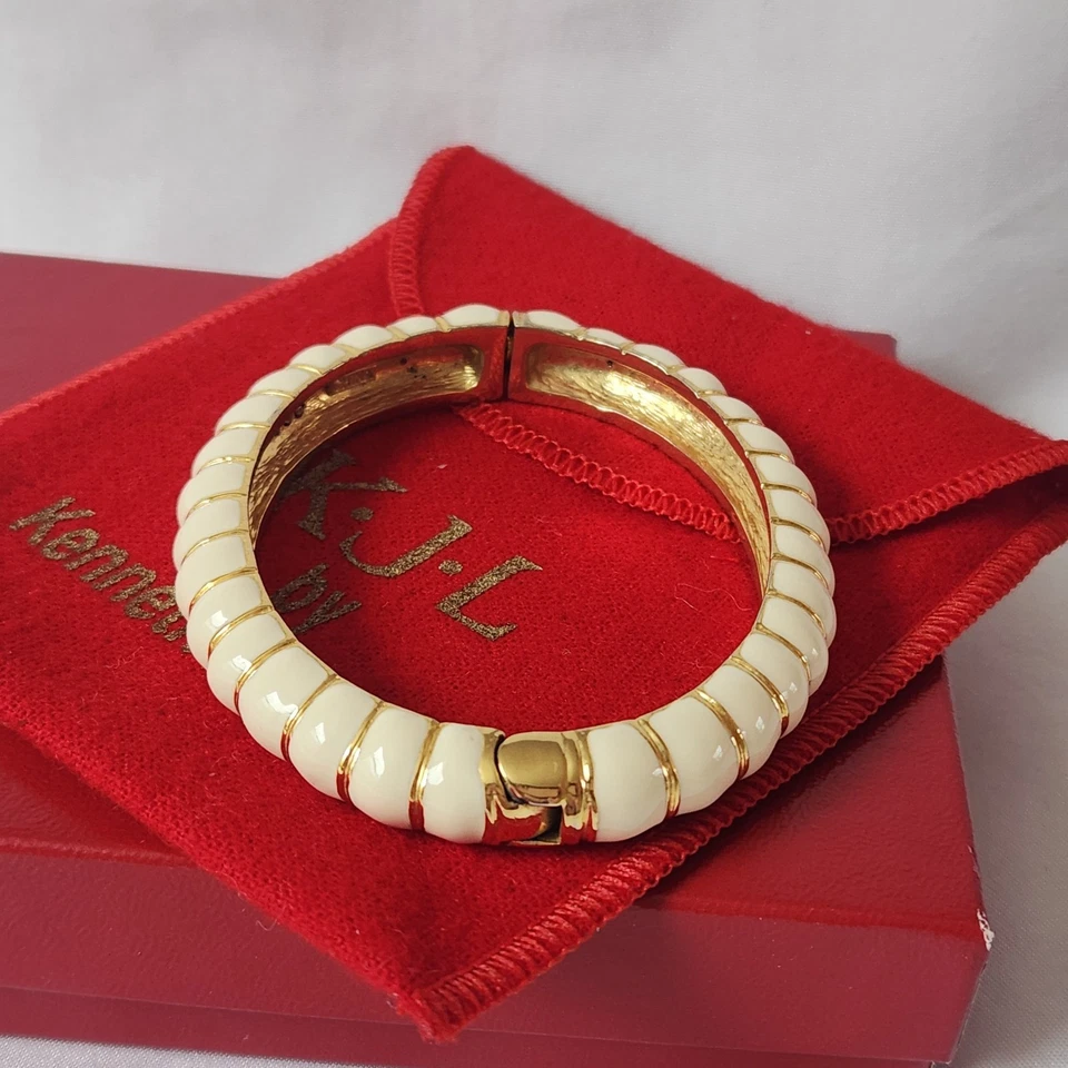 Браслет-манжета Kenneth Jay Lane KJL с белой эмалью золотистый на петлях (98) - Изображение 4 из 4