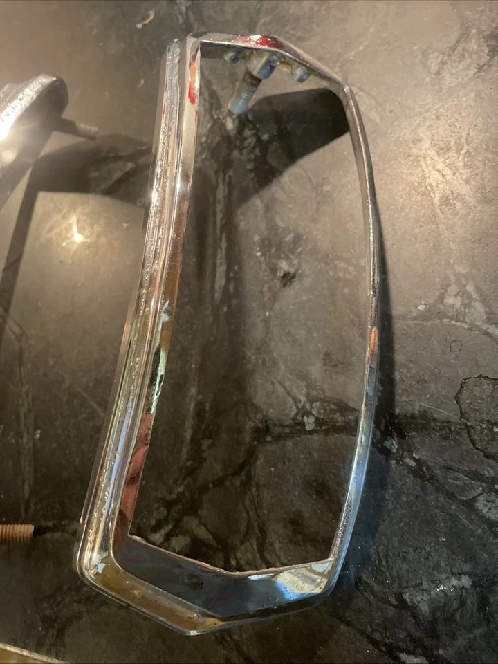 Lasalle 52 Cadillac 62 1940 luz trasera marcos cromados Foto 2 de 4