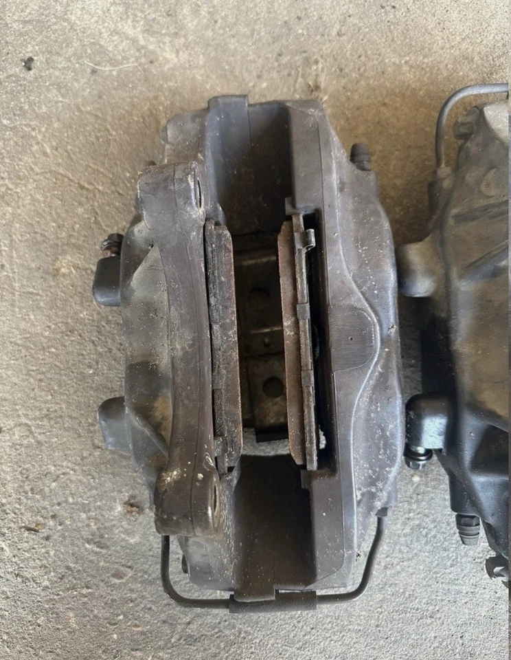 Pinzas de freno delanteras Chevrolet Camaro SS 2010-2015 Brembo - OEM  Foto 2 de 4