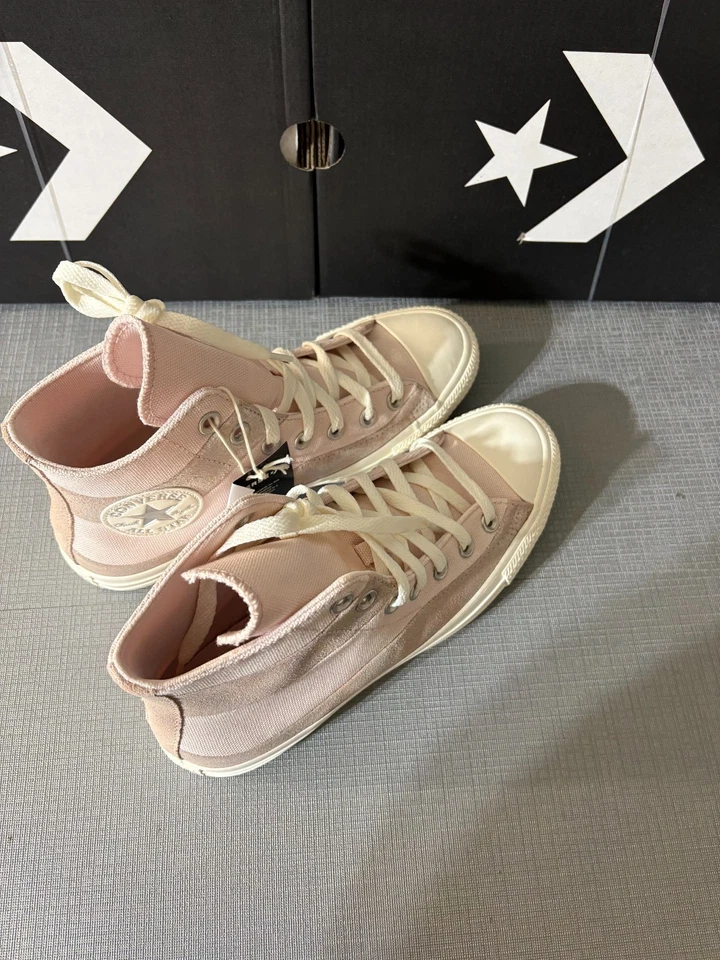 Zapatilla deportiva alta CONVERSE Chuck Taylor All Star de gamuza y lona metálica precio de venta sugerido por el fabricante 125 USD Foto 4 de 4