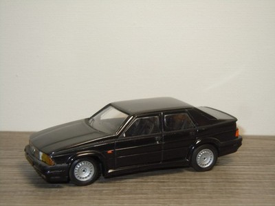 Alfa Romeo 75 - Alezan France - 1:43 *74729