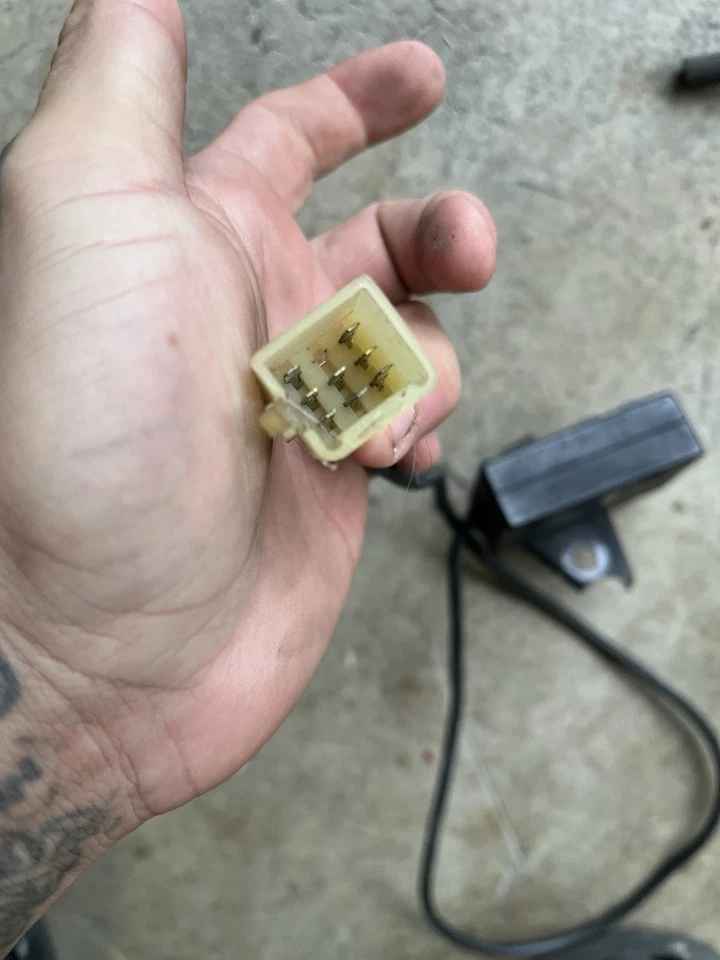 Controle remoto Yamaha Venture Royale 1986-1993 XVZ1300 F 1NL-88168-00 - Imagem 4 de 4