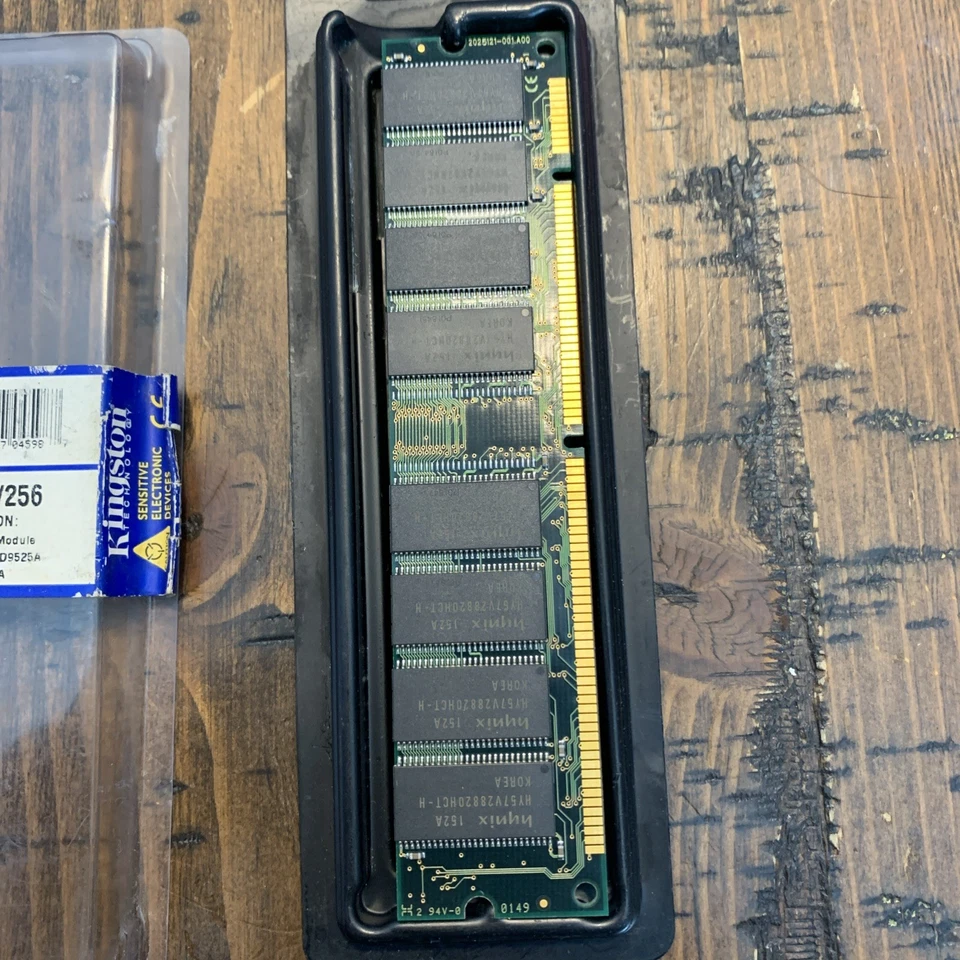 Módulo de memoria RAM Kingston KTH6501/256 256 MB PC100 caja abierta Foto 4 de 4