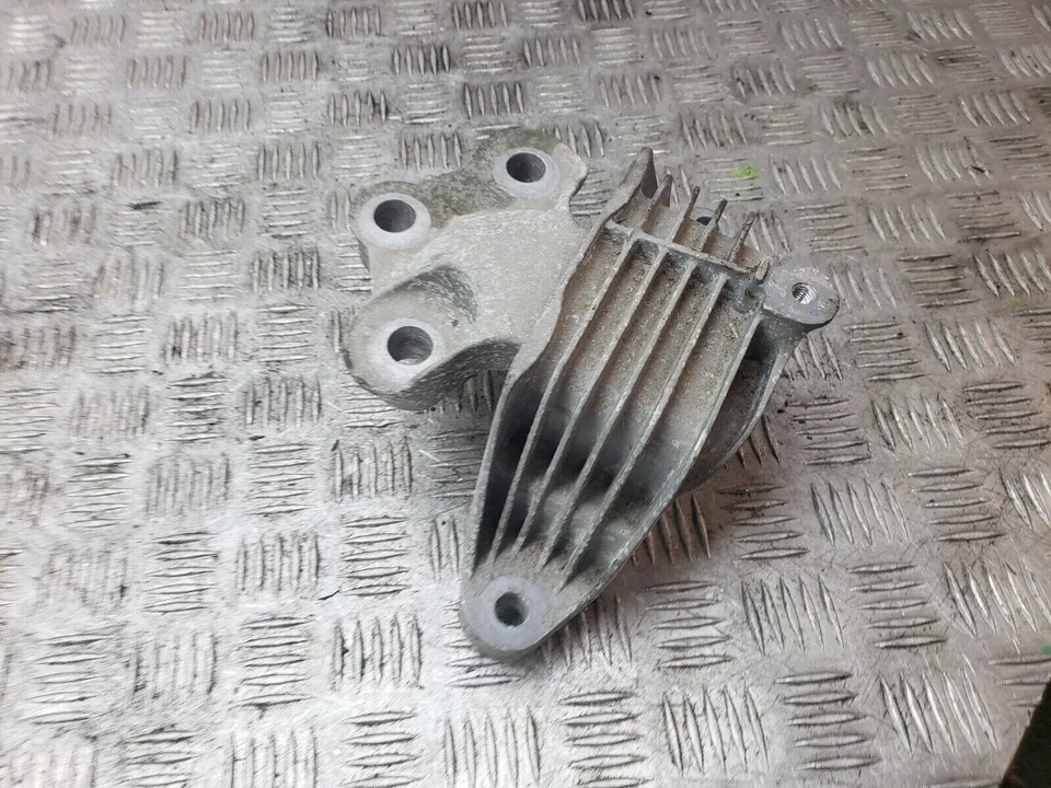 VAUXHALL INSIGNIA B MK2 1.5 PETROL ENGINE MOUNT BRACKET 2017 84248716 - Image 4 of 4