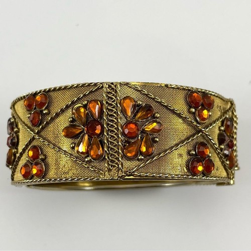 Beautiful Unsigned Vintage Gold Tone Cuff Topaz Rhinestone Ornate Bracelet - Picture 4 of 9