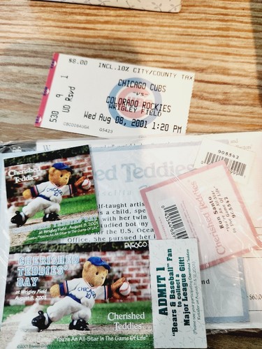 Cherished Teddies Chicago Cubs Ron Santo #905542 2001 nuevo en caja con boleto de juego Wrigley - Imagen 2 de 6