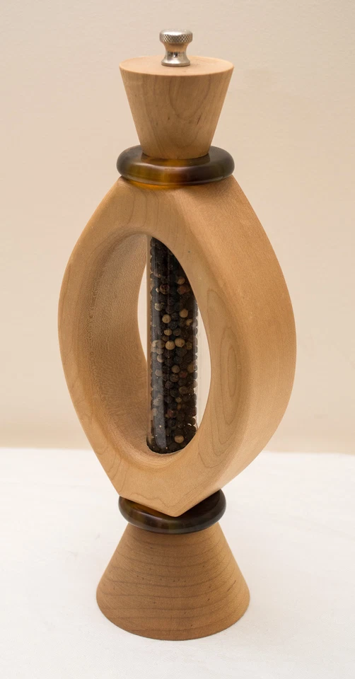 Moedor de pimenta feito no Canadá de bordo encaracolado e resina feito por Sylvain Tremblay - Imagem 4 de 4