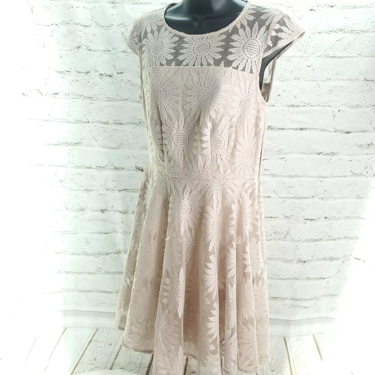 Ladies cream lace clearance dress