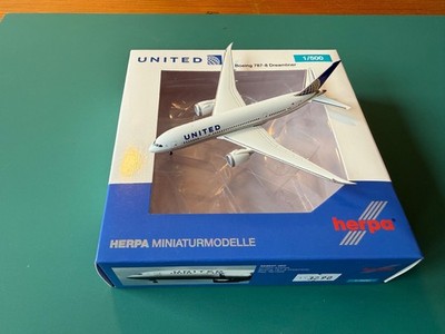 Herpa 1:500 United Airlines Boeing 787-8 Dreamliner 523837-002
