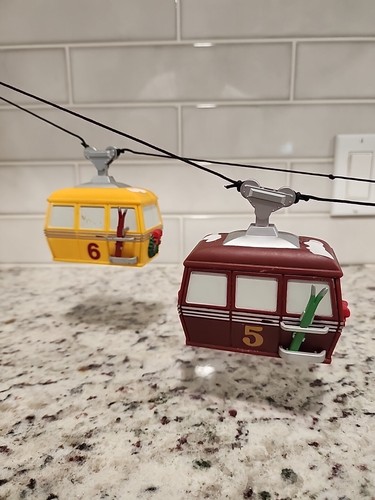 Dept 56® VILLAGE ANIMATED GONDOLA - Display Only Doesn't Work - Picture 5 of 13