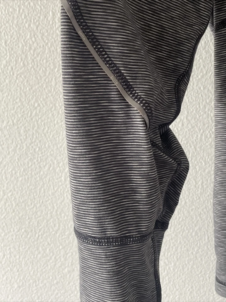 Пуловер Zella Top Run размер 2XL в полоску 1/4 на молнии светоотражающая отделка отверстия для большого пальца серый - Изображение 4 из 4