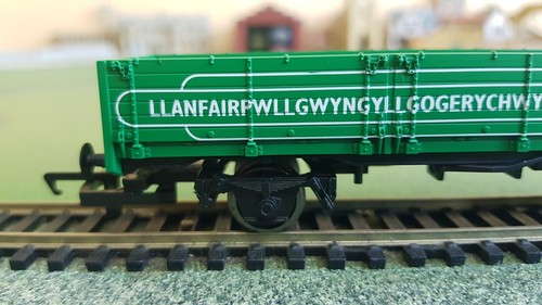 Hornby R6716 Llanfair OAA long wheelbase open wagon, green, boxed - Picture 7 of 12