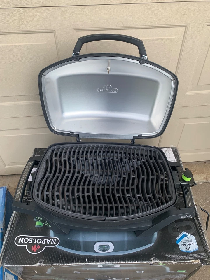 Parrilla eléctrica portátil Napoleon TravelQ PRO285E negra + kit de carro Foto 3 de 4