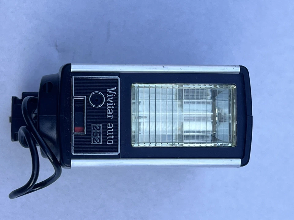 Vivitar Auto 252 Vintage Camera Flash Unit - Rare Vintage Collectible. - Image 3 of 4