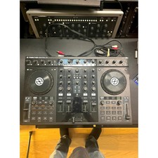Native Instruments Traktor Kontrol S4