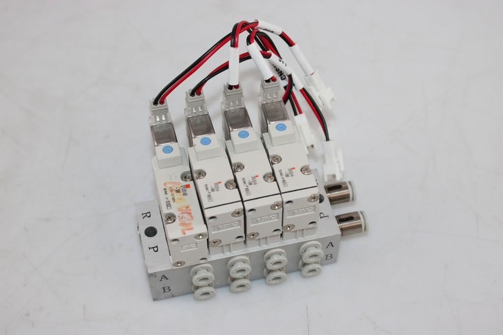 SMC Valve Bank with 3 Solenoid Valves (3) SYJ514-5M, (1) SYJ5140-5M