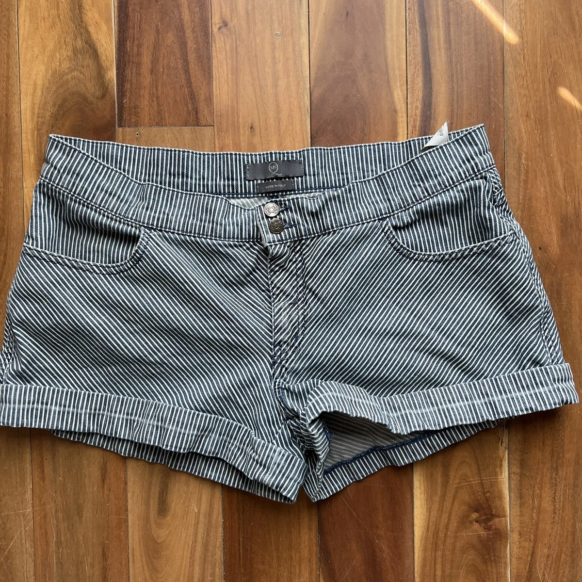 MCQ Alexander McQueen Low Rise Cuffed Shorts, Italia size 46 ( M / size 10 US)