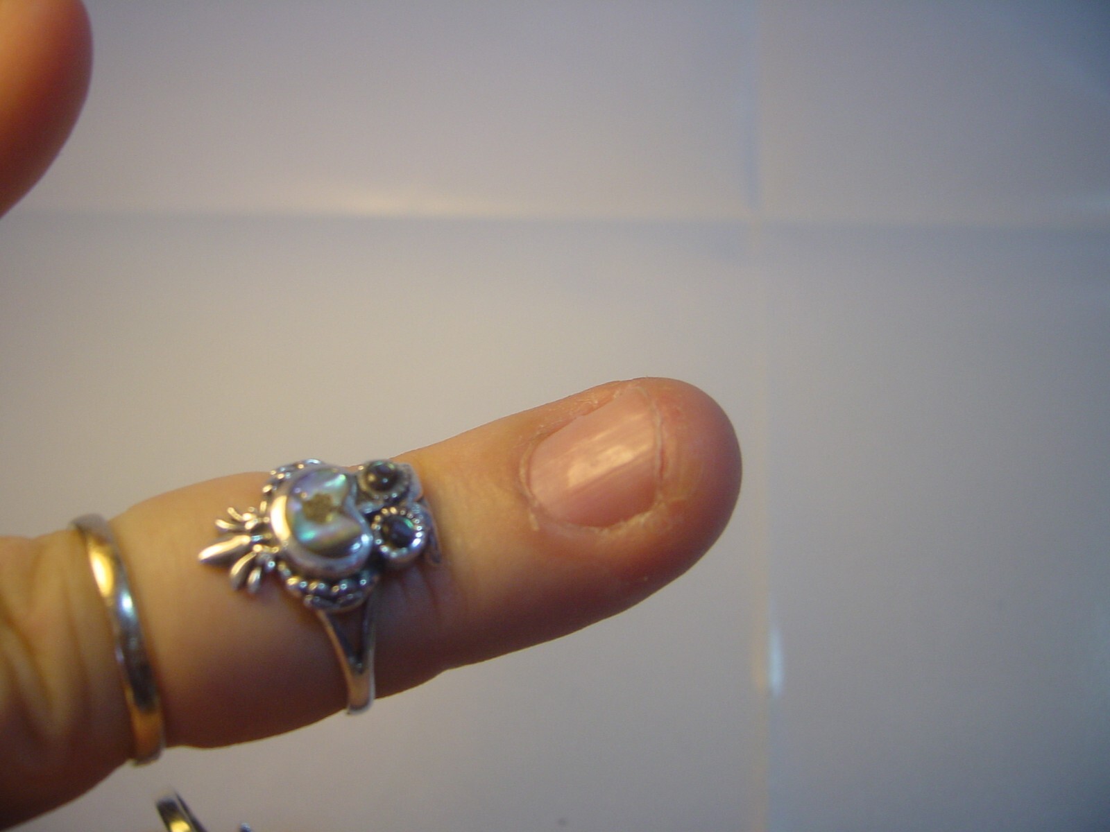 lovley Solid Silver OWL Ring-superb shimmery abal… - image 6