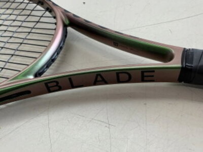 最終値下げ！Wilson blade100 V8 G2 wr079511u_11_blade_100_v8_16x1