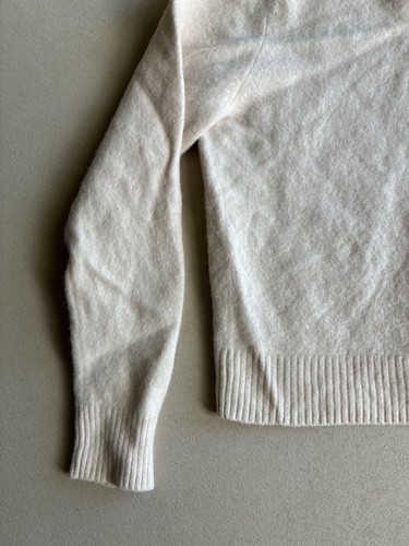 Uniqlo Beige 100% Wool Classic Sweater Shetland Size L Kids Unisex Warm Timeless - Picture 4 of 9