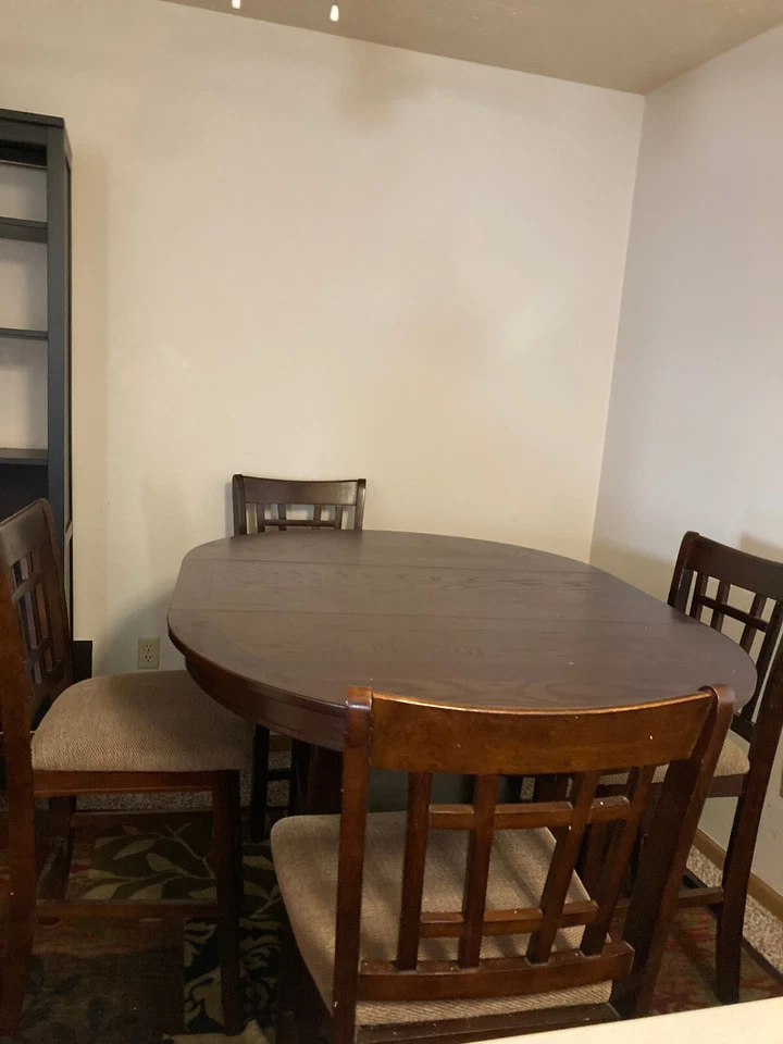 Juego de mesa de comedor para 4 modernas ovaladas con tronas Foto 3 de 4