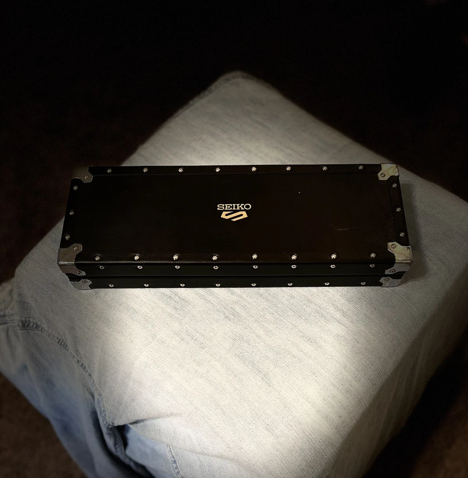 Reloj SEIKO 5 Sports SRPH80 Brian May Automático Limitado 4R36 Queen Rojo Especial 