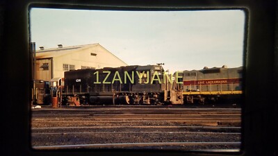 TTQ02 TRAIN SLIDE Railroad MAIN Line 3/55 GP40 CONRAIL