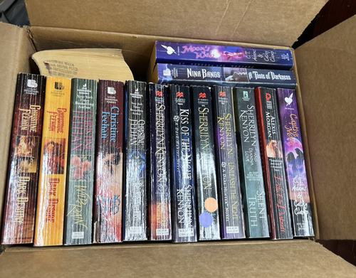 28 Paranormal Romance Paperbacks! Feehan, Kenyon, Frank -13lb Box O' Books! - Imagen 15 de 15