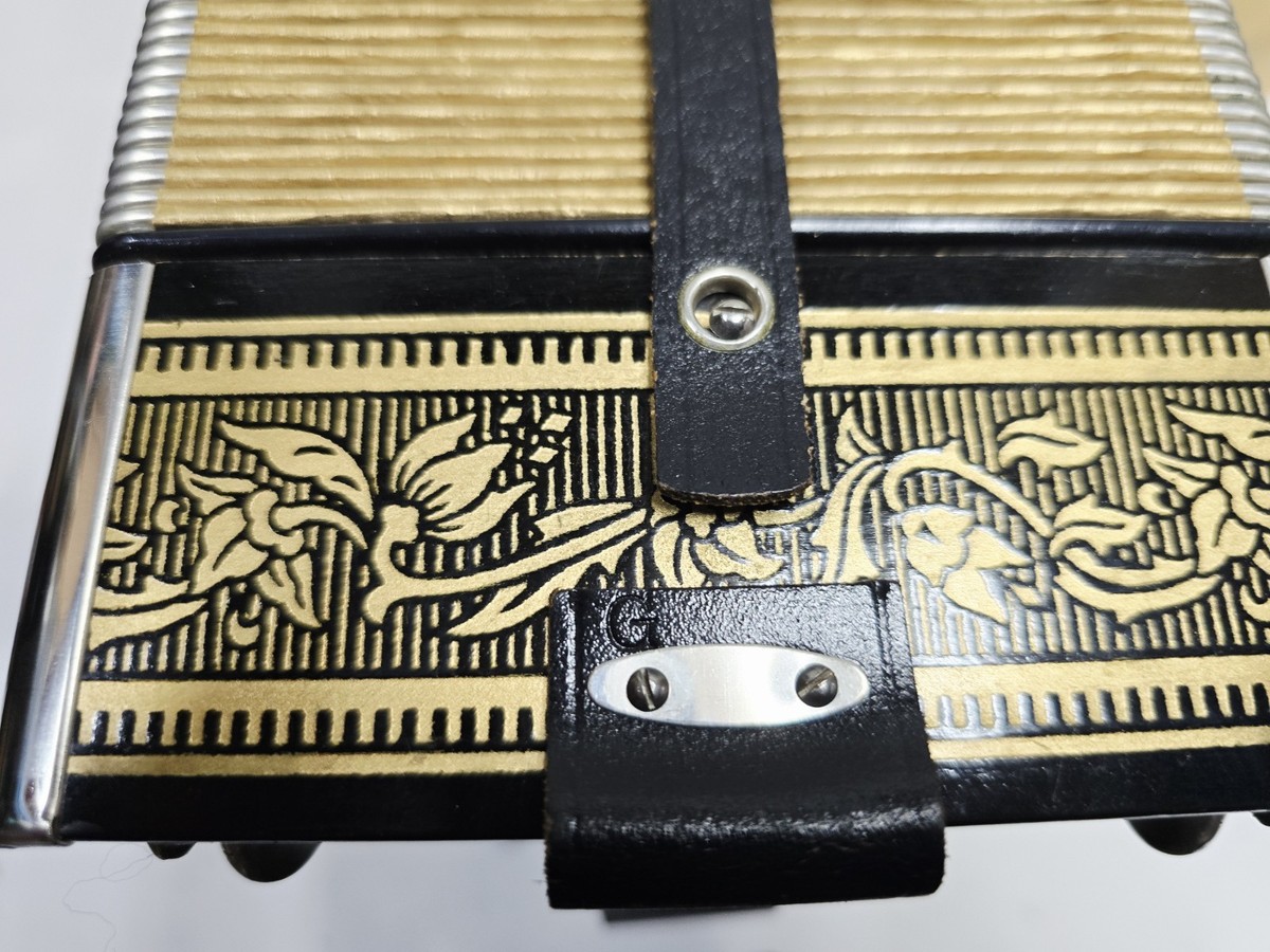 VTG HOHNER VIENNA 1140 POKERWORK DIATONIC BUTTON ACCORDION 1 ROW 4