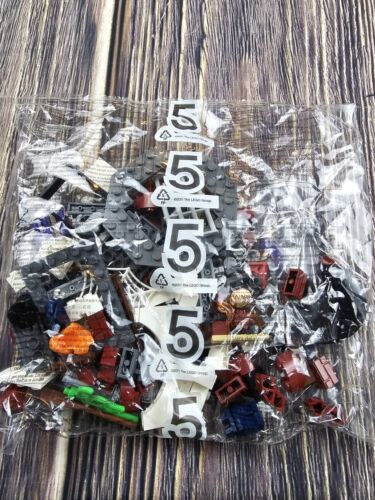 Lego 75903 Scooby Doo Haunted Lighthouse Bag 5 Contains Daphne Lighthouse Keeper