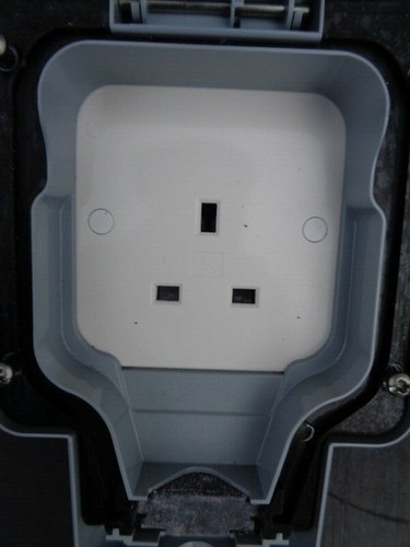 MK IP66 *** BRITISH MADE *** OUTDOOR - 230 VOLTS - WATERPROOF SOCKETS - NEW - Picture 8 of 12