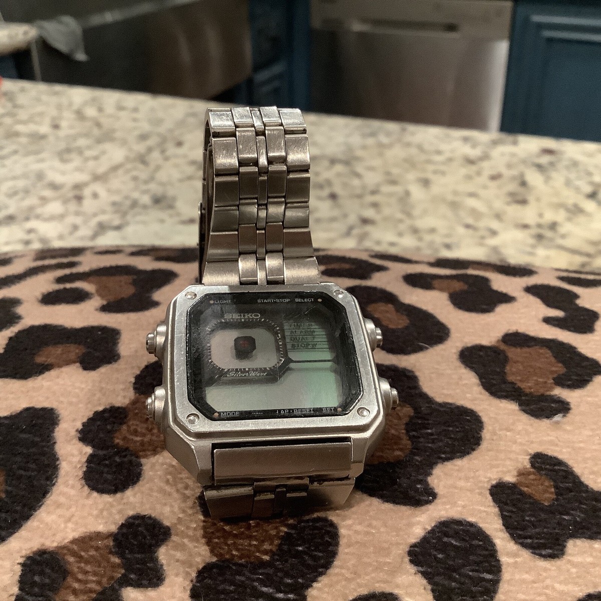 Seiko G757-5010 Silver Wave James Bond Octopussy Quartz LCD Seiko G757-5010 Silver Wave James Bond Octopussy Quartz LCD